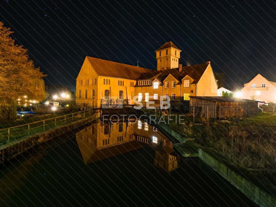 E-Werk Neustadt-Glewe bei Nacht