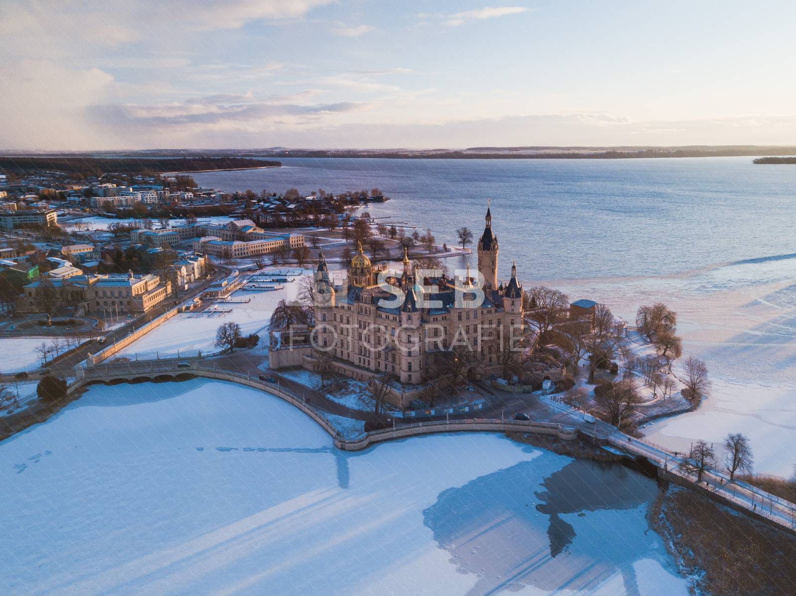 Schweriner Schloss bei Frost