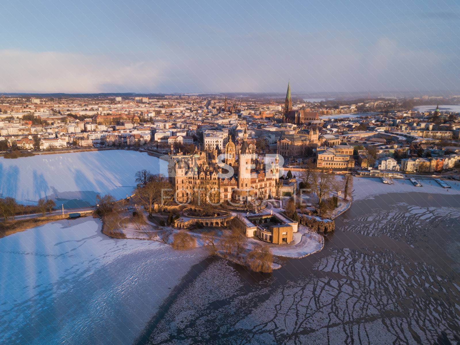 Schweriner Schloss bei Frost
