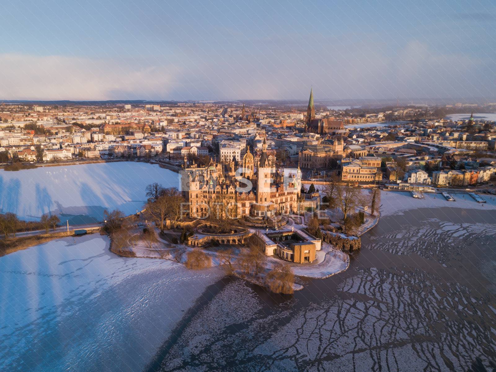 Schweriner Schloss bei Frost