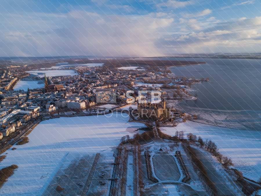 Schweriner Schloss bei Frost