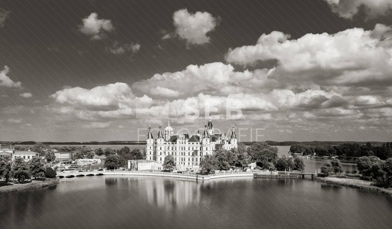 Das Schweriner Schloss in schwarz/weiß