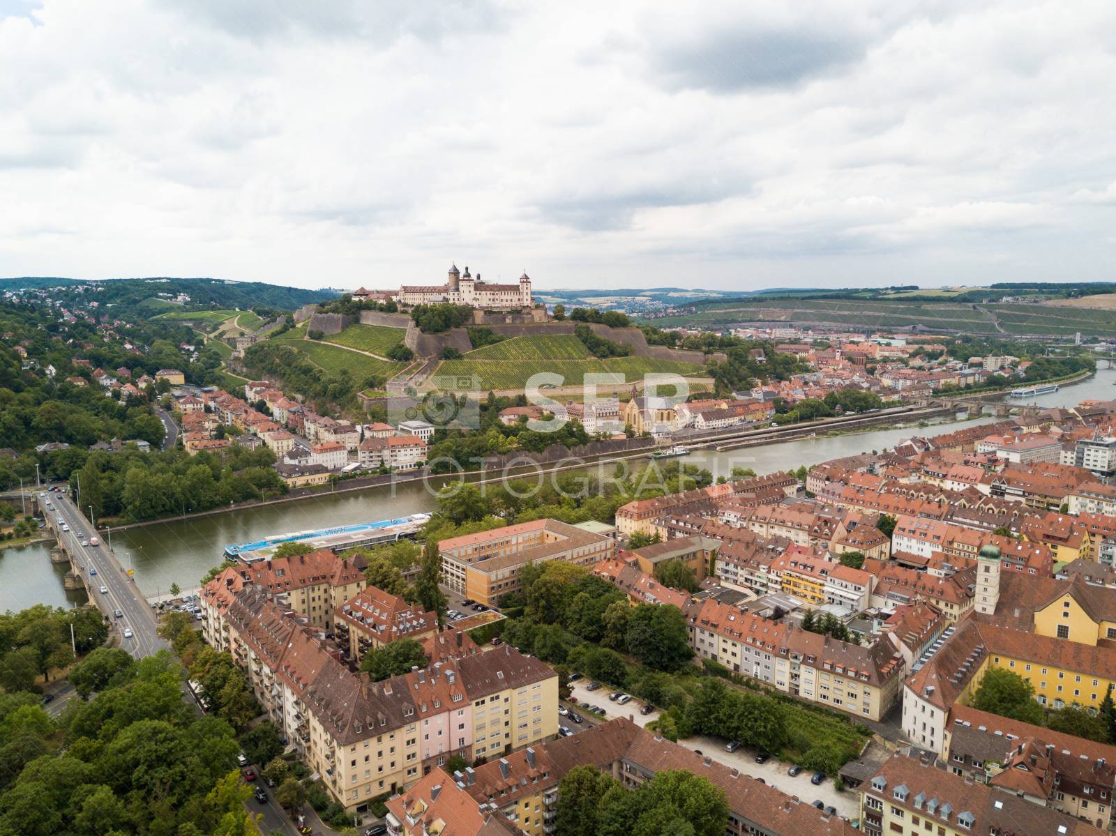Blick über den Main zur Festung Marienberg