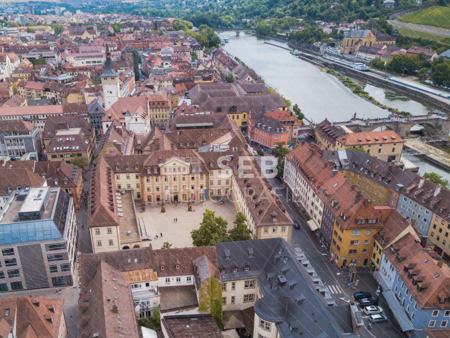 Blick zum Rathaus Würzburg