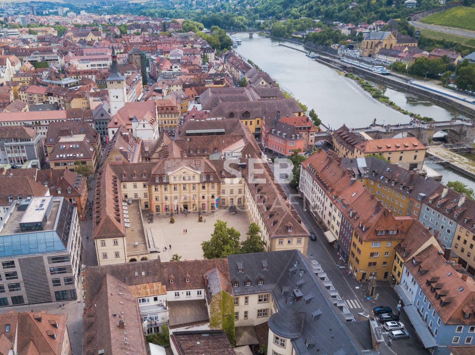 Blick zum Rathaus Würzburg