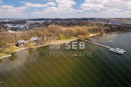 Badehaus und Fahrgastschiffe