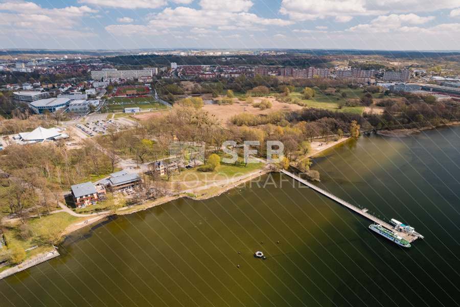 Fahrgastschiffe und Badehaus