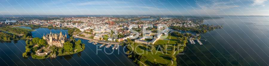Panorama mit dem Schweriner Schloss