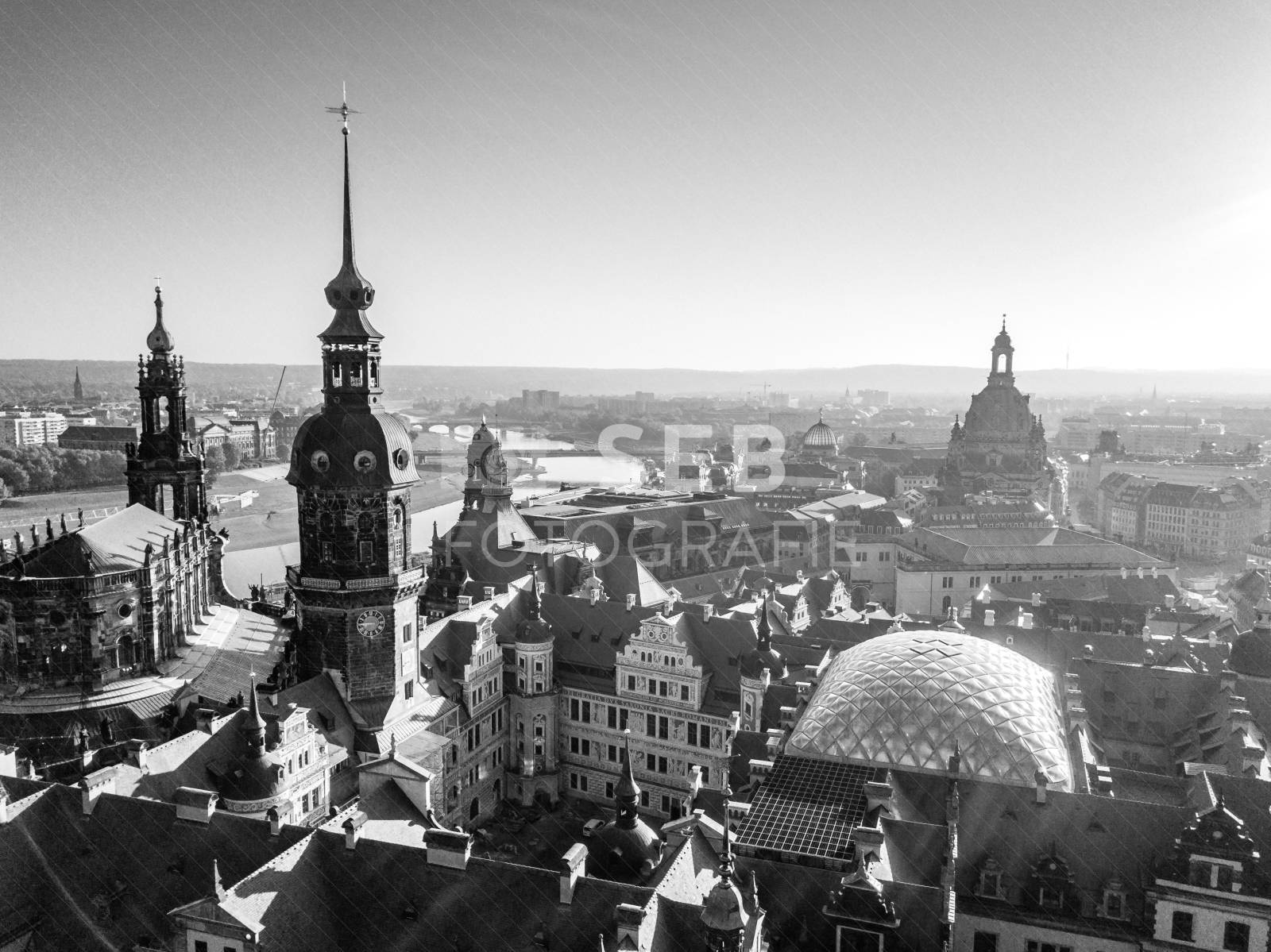 Stadtschloss Dresden von oben in schwarz/weiß