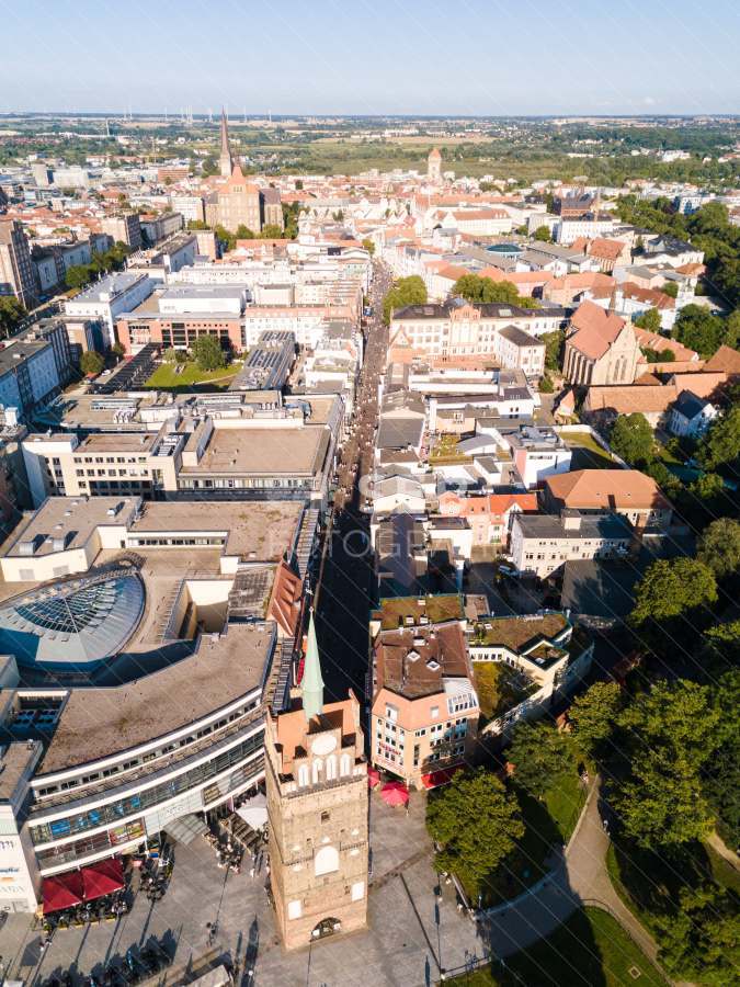 Blick durch die Kröpeliner Straße in Rostock