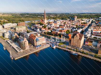 Stadthafen Rostock am frühen Abend