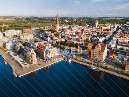 Stadthafen Rostock am frühen Abend