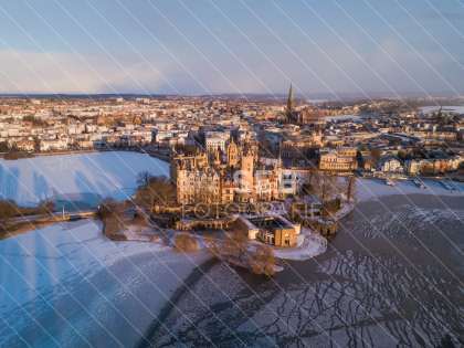 Schweriner Schloss bei Frost