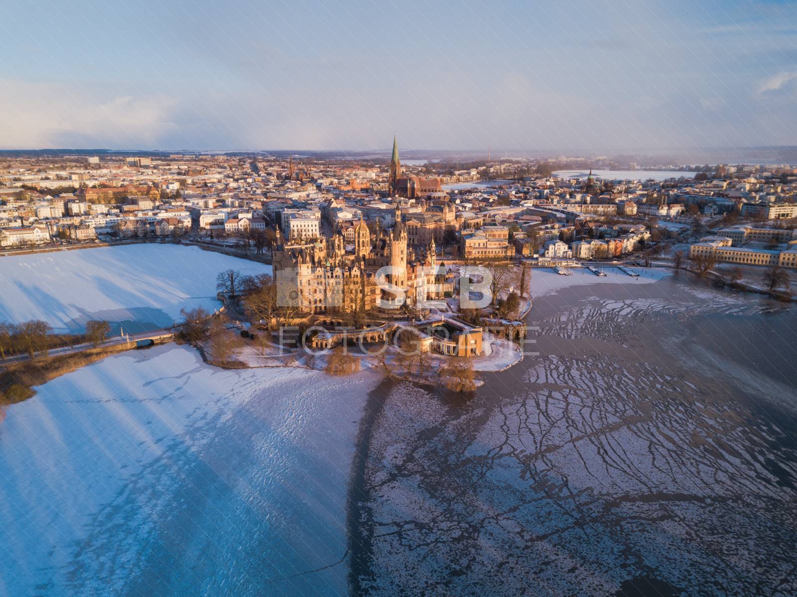 Schweriner Schloss bei Frost