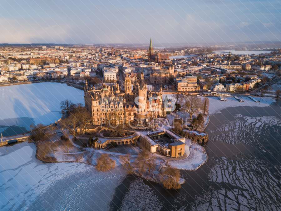Schweriner Schloss bei Frost