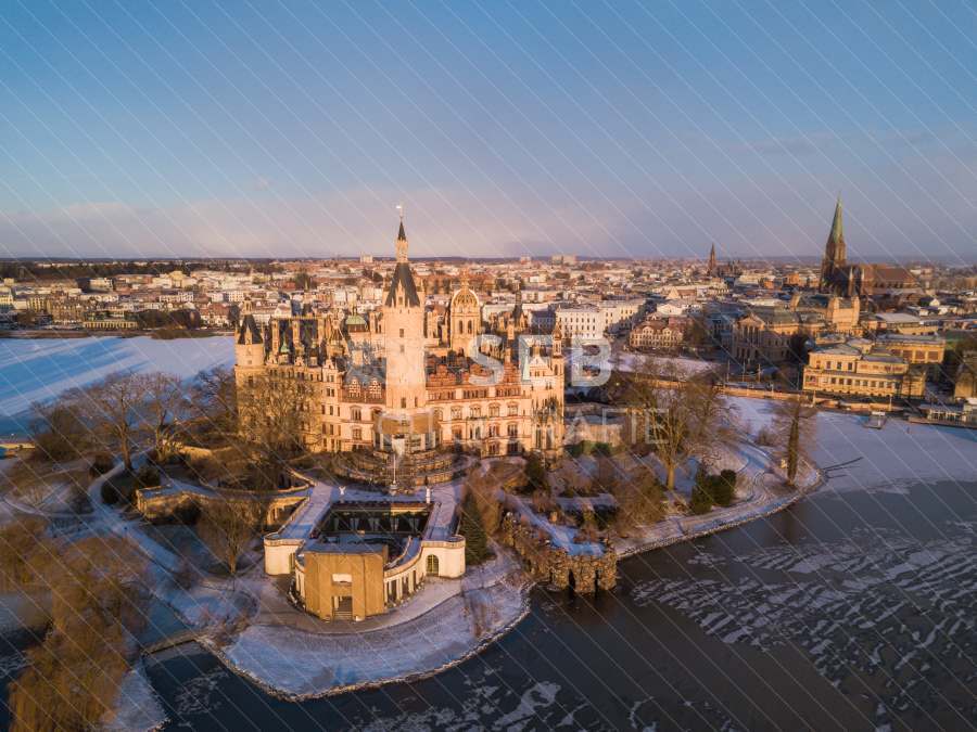 Schweriner Schloss bei Frost