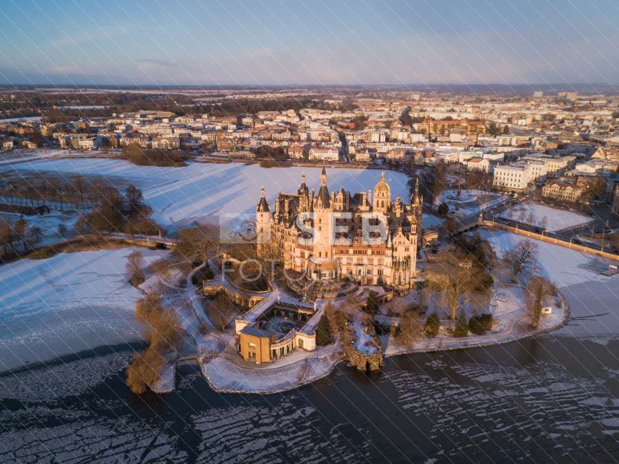Schweriner Schloss bei Frost