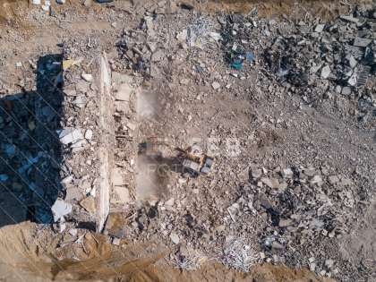 Abriss eines Plattenbaus in Schwerin Lankow