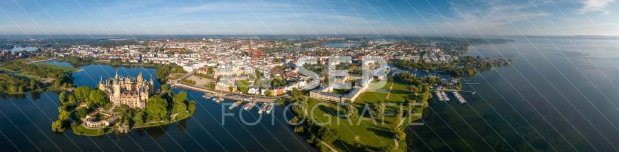 Panorama mit dem Schweriner Schloss