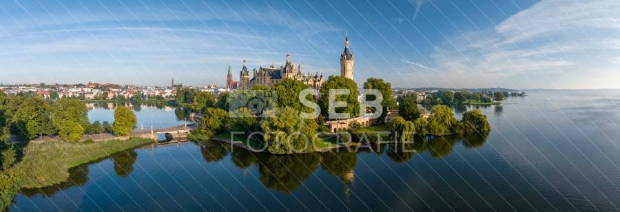 Panorama mit dem Schweriner Schloss