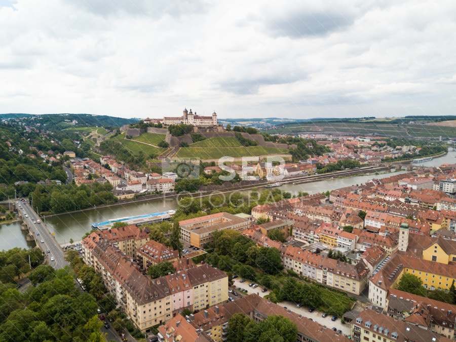 Blick über den Main zur Festung Marienberg