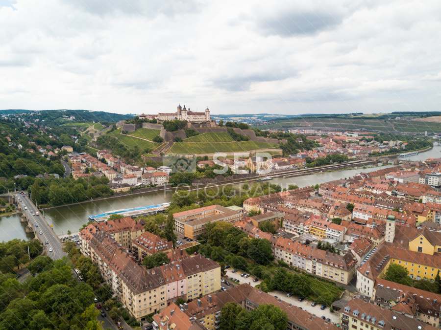 Blick über den Main zur Festung Marienberg