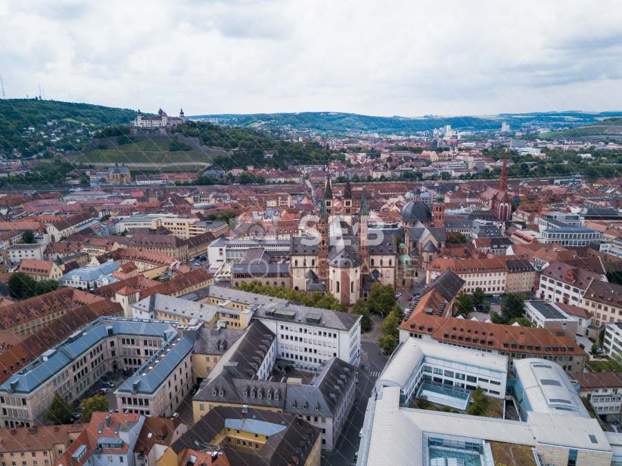 Blick über die Altstadt zur Festung Marienberg