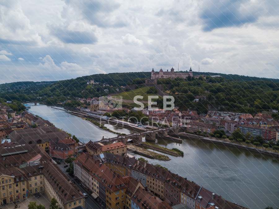 Blick über den Main zur Festung Marienberg