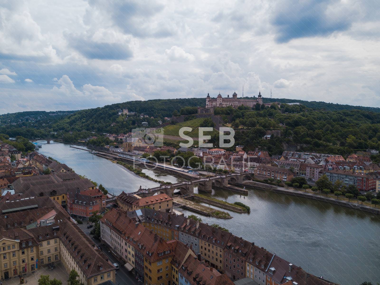 Blick über den Main zur Festung Marienberg