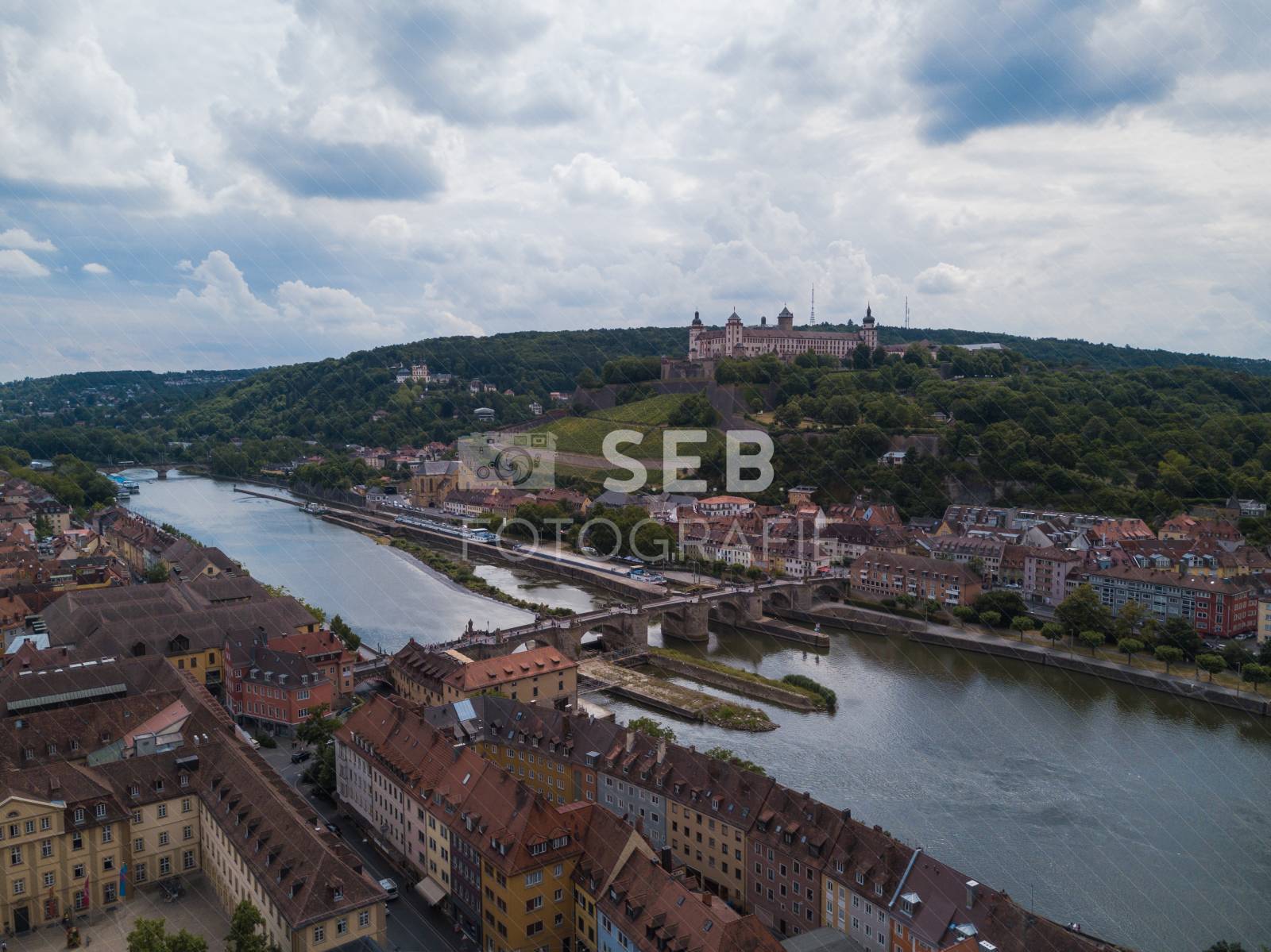 Blick über den Main zur Festung Marienberg