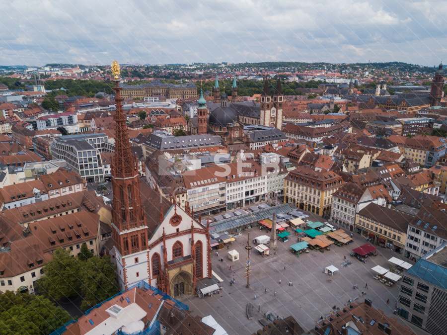 Marktplatz Würzburg mit Marienkapelle