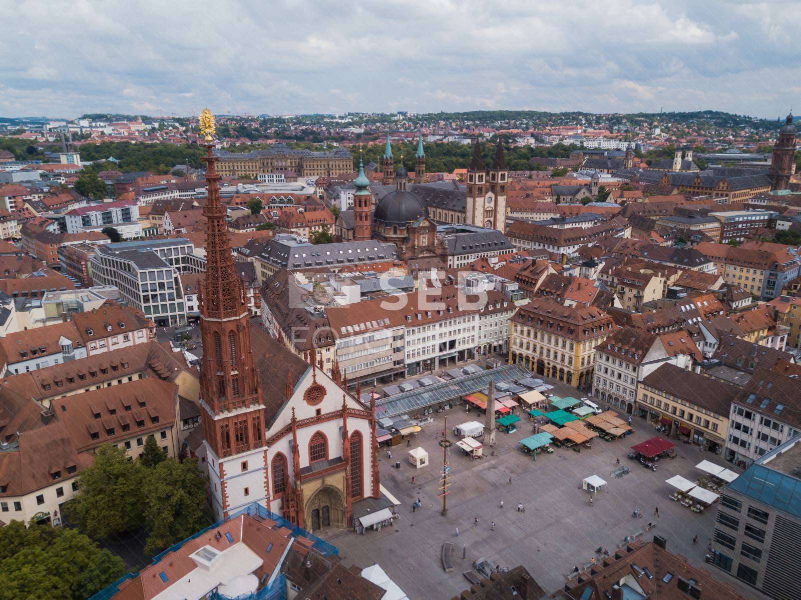 Marktplatz Würzburg mit Marienkapelle