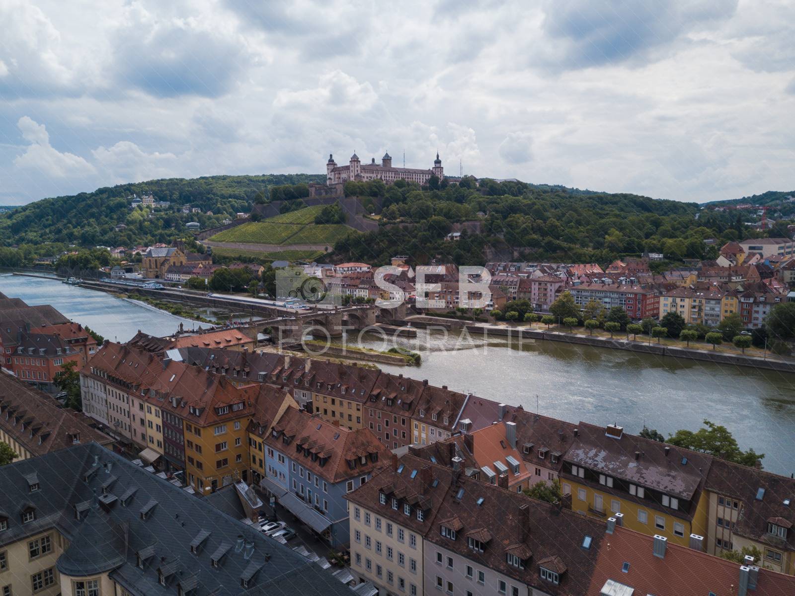 Blick über den Main zur Festung Marienberg