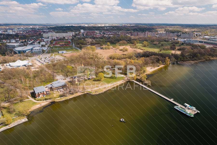 Fahrgastschiffe und Badehaus